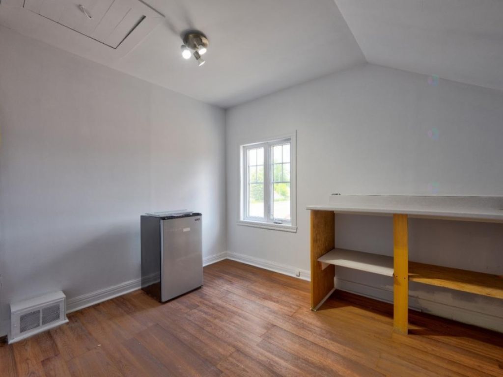 Building for rent Cure-Labelle Blvd Sainte-Therese
