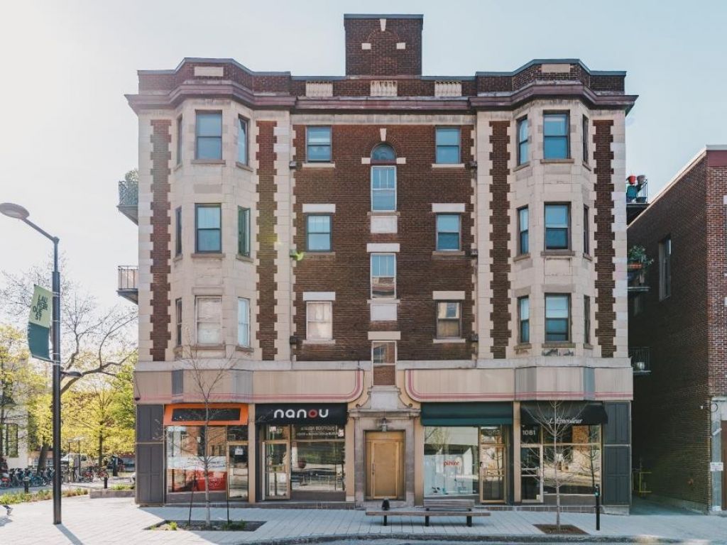 Emplacement de choix 600 pc � louer Outremont