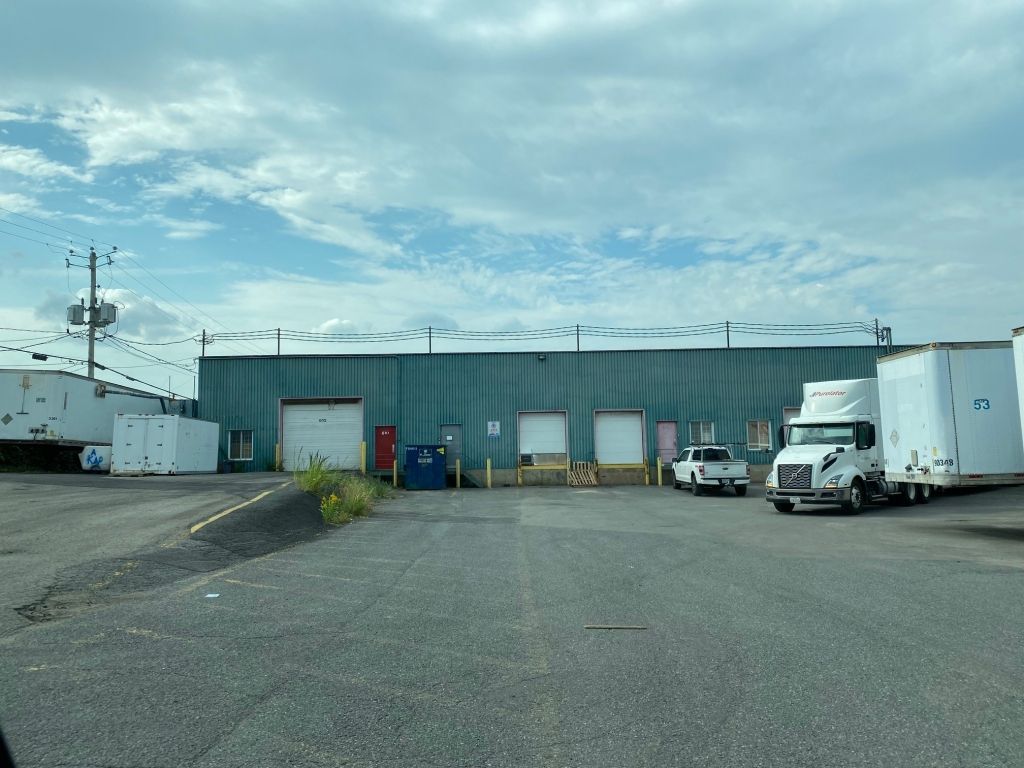 1  Industrial spaces *4600 sq.ft. * in Longueuil