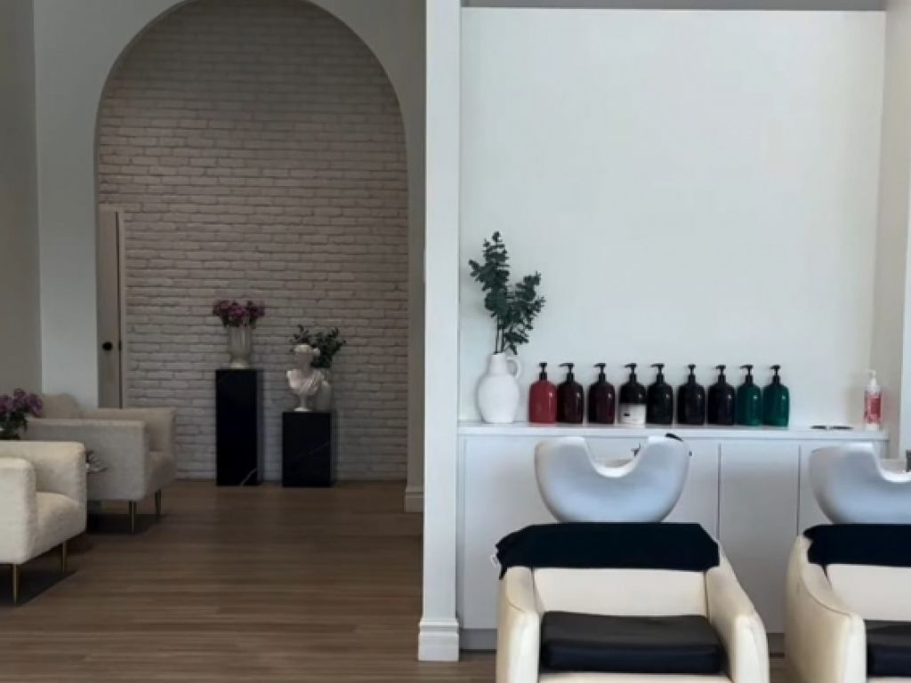 ✨ Space for Rent  Salon XN ✨