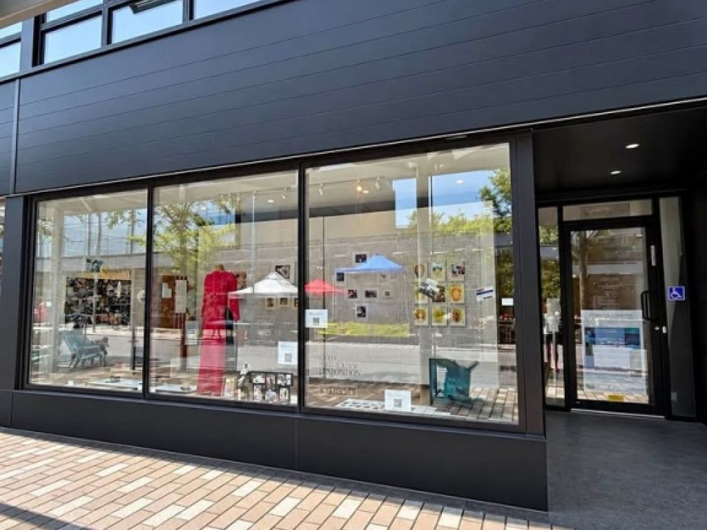 Local commercial � louer sur la Plaza Saint-Hubert � Emplacement de choix