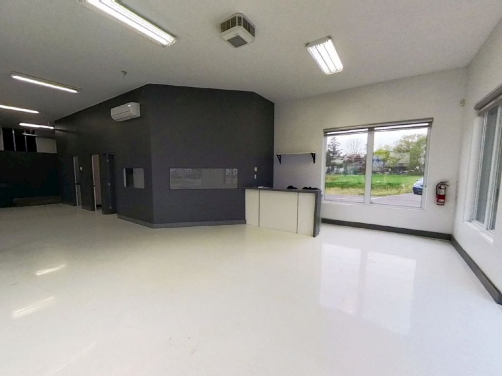 Local commercial  louer | 1445, boulevard Central, Qubec