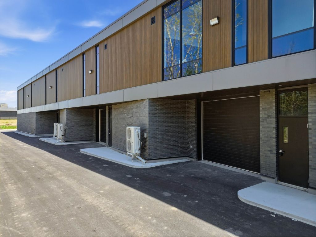 Espace Industriel et Commercial de 1er Choix � Louer