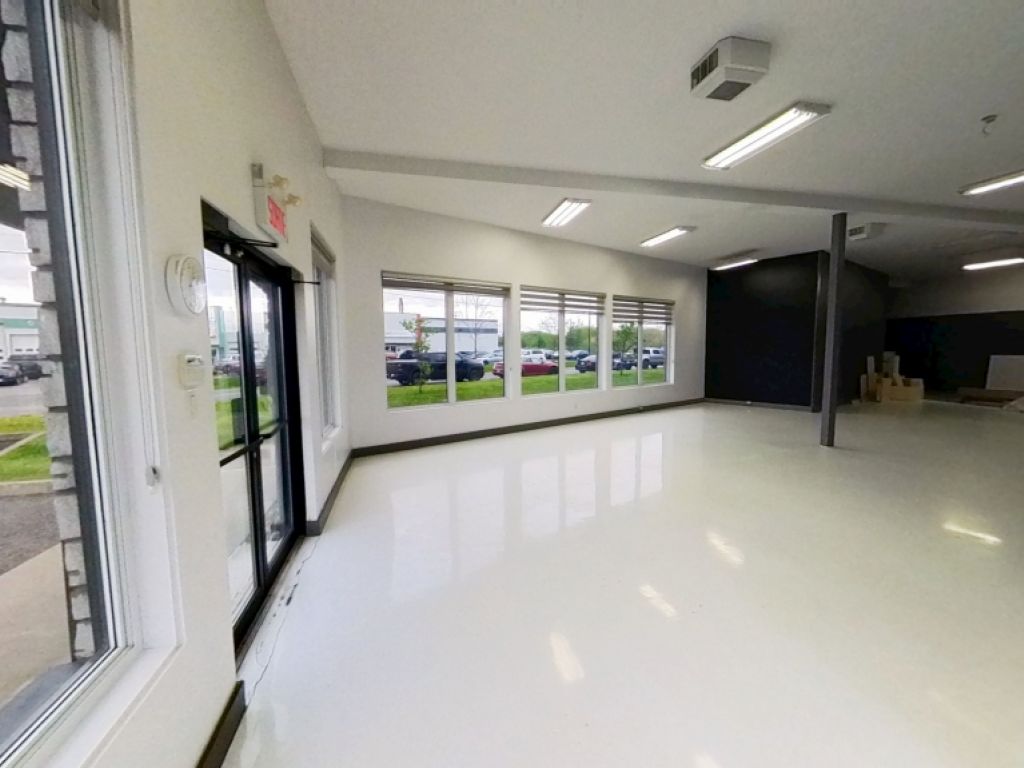 Local commercial  louer | 1445, boulevard Central, Qubec
