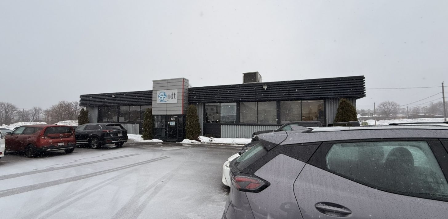 Sous-location �  Local industriel avec bureaux � L&eacute;vis - For Rent