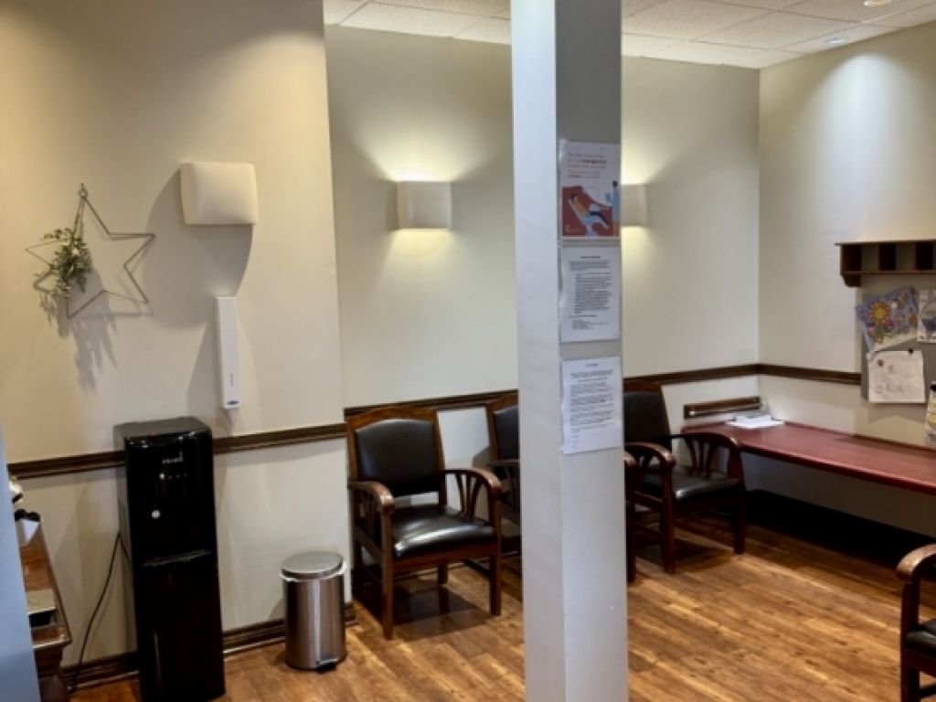  LOCAL COMMERCIAL 2 794 pi + possibilit 1 440 pi supplmentaires Idal pour clinique dentaire ou professionnel de la sant