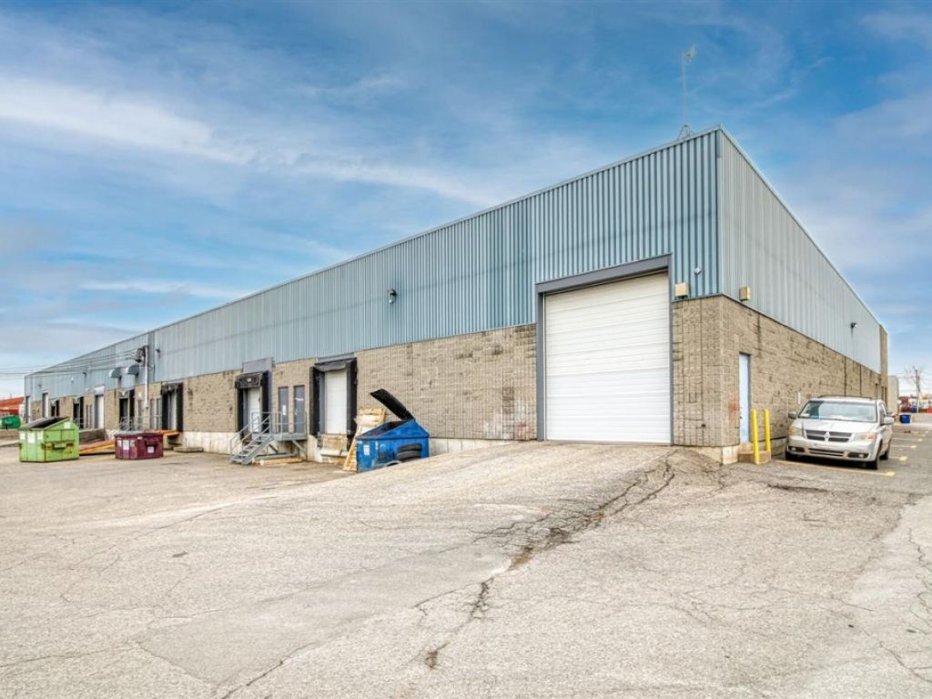 Industrial space for lease - 901 Rue Michelin
