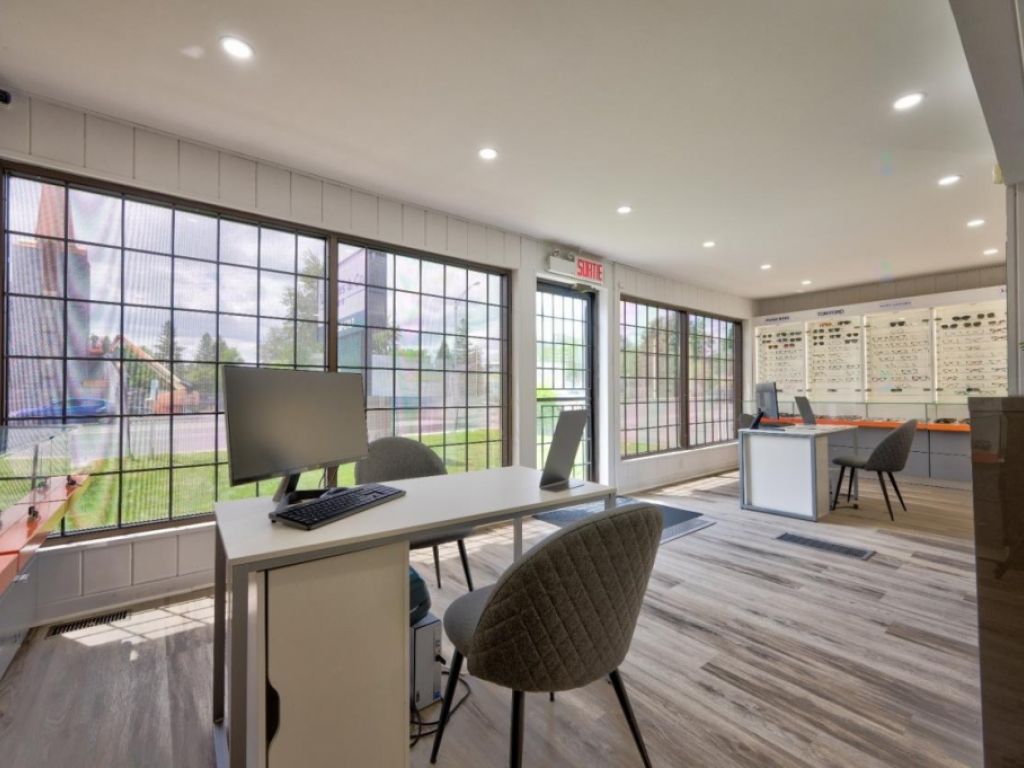 Building for rent Cure-Labelle Blvd Sainte-Therese