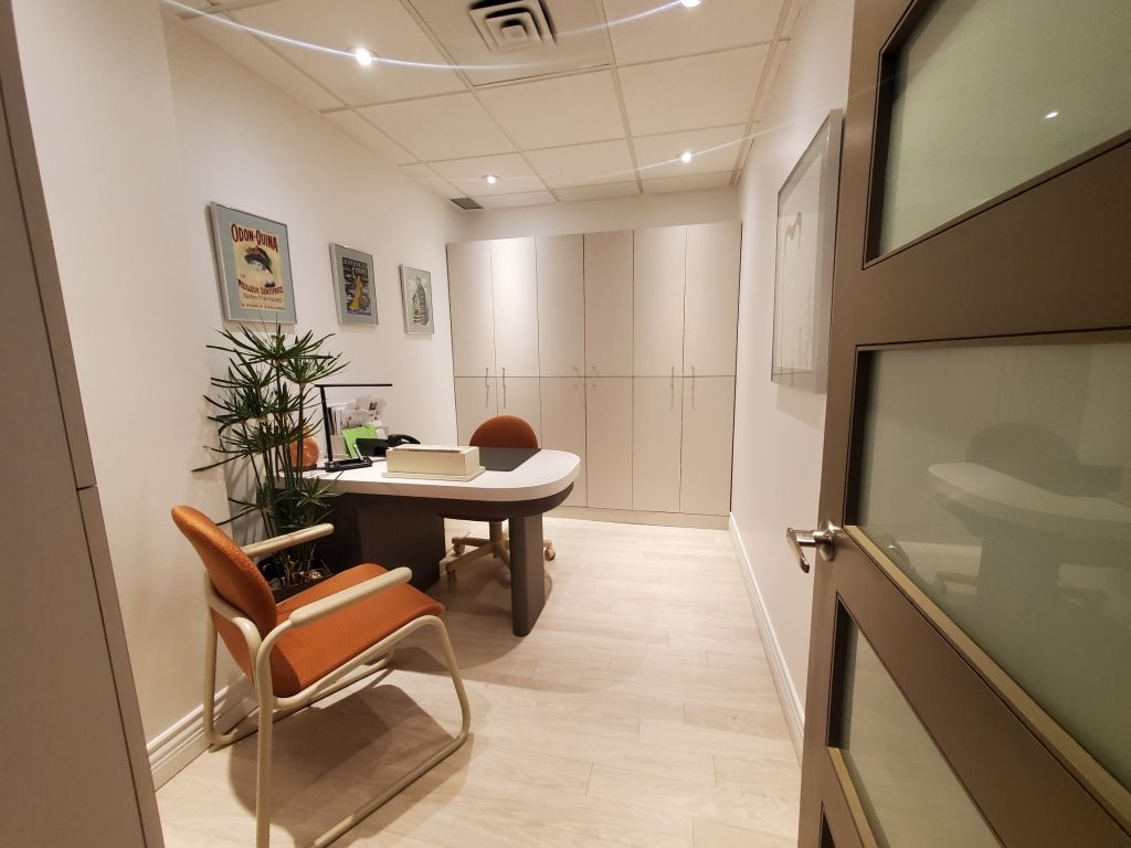 OFFICE TO RENT 755 SQF, PLATEAU MONT-ROYAL, NEAR METRO SHERBROOKE