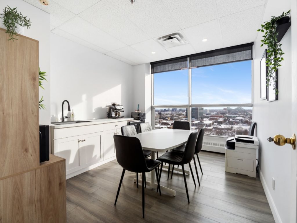 SUBLET � SMALL TURNKEY OFFICE