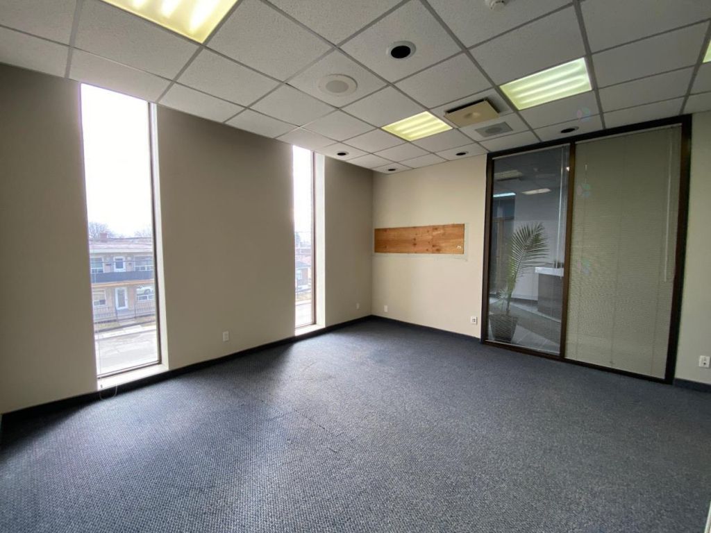 Large office space on 2nd floor, 3,300 sq. ft., St-Jerome (Lafontaine)