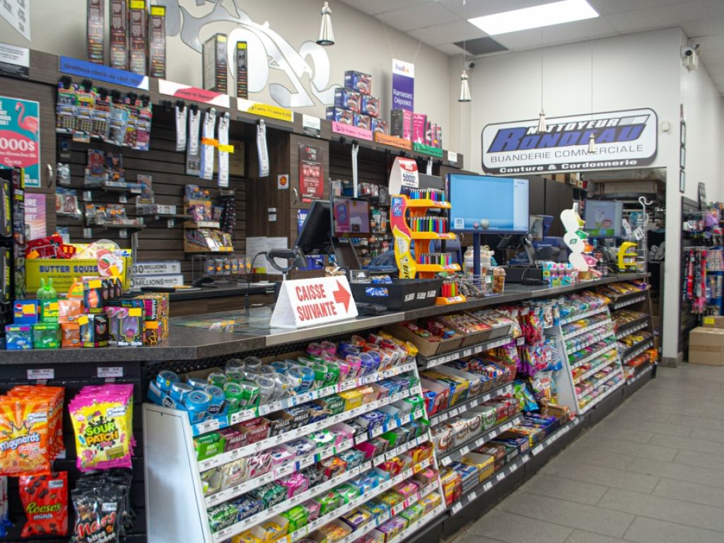 For sale - Formule-1 Convenience Store