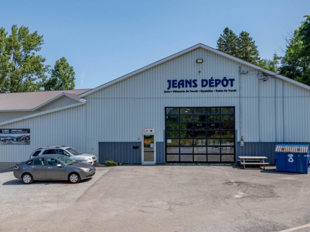 Commercial space for rent Riviere-du-Loup 2,000 to 9,828 sqft