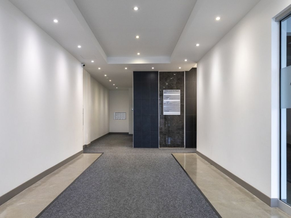 Bureau  louer | Laval | 3 000  10 000 PI 