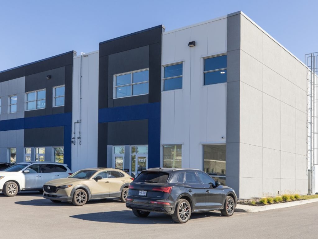Industrial Space for Rent of 5 577 sq. ft. | | Boisbriand 