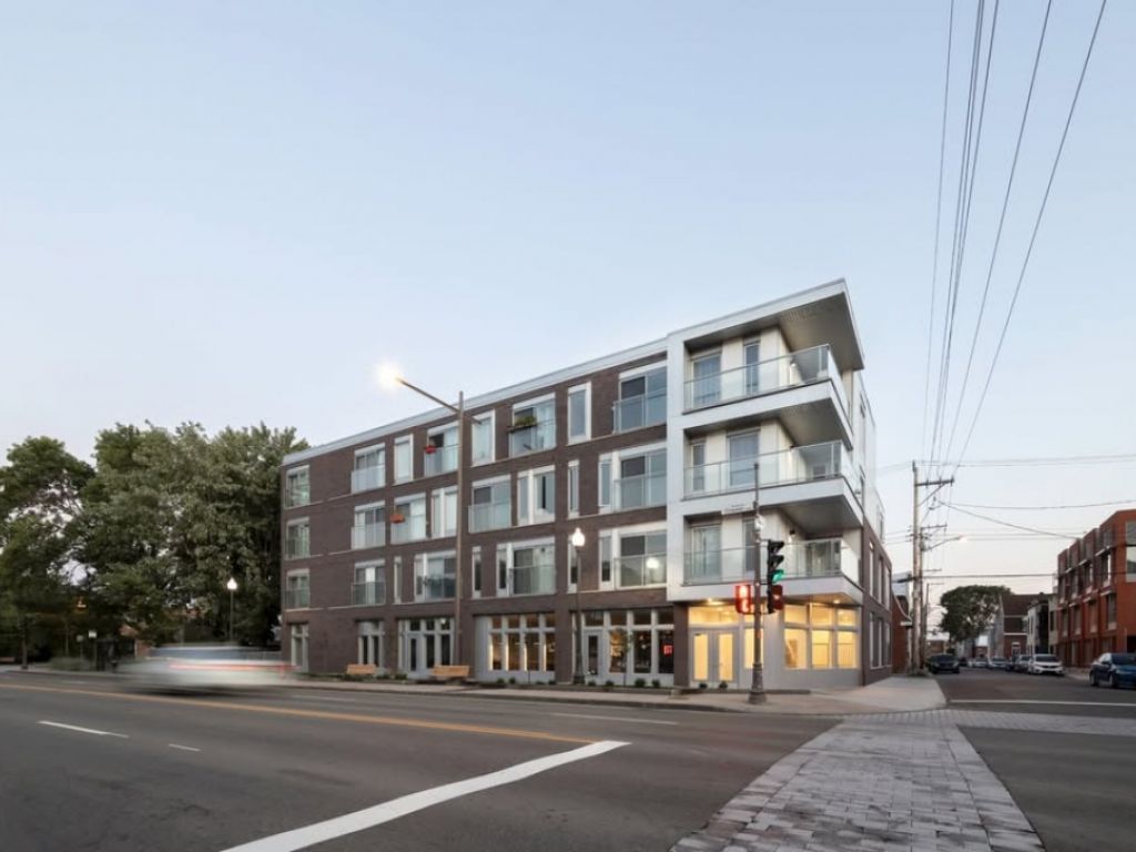 Local commercial � louer - 440 bd Charest Ouest