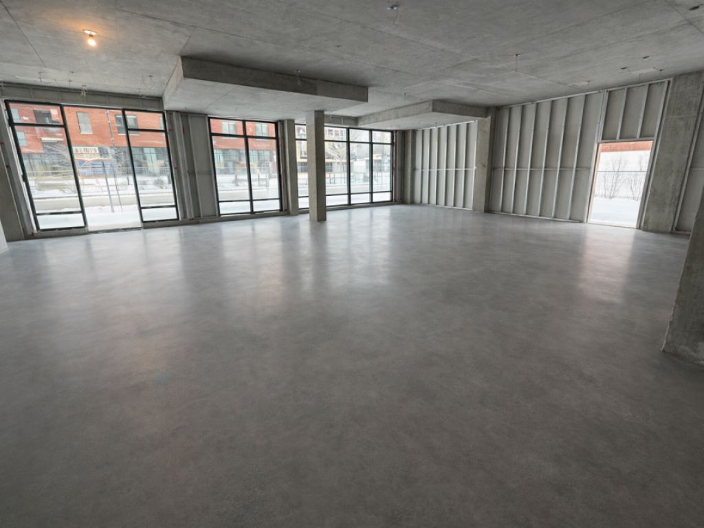 COMMERCIAL SPACES FOR LEASE � HIGH TRAFFIC ON DORVAL AVENUE