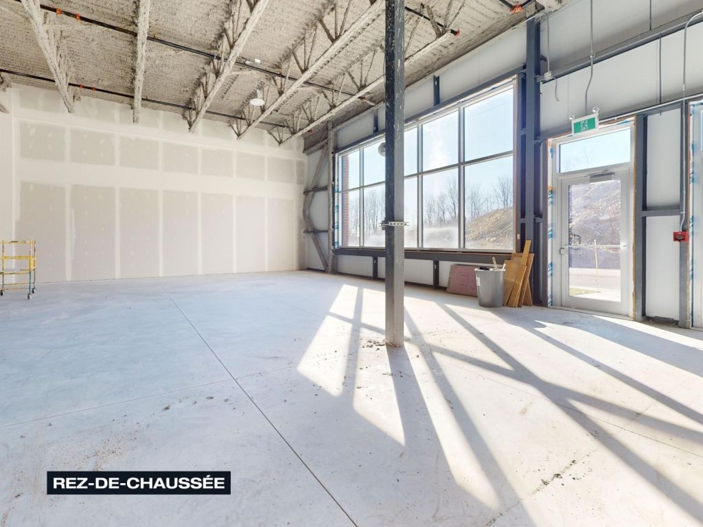 FROM 6765 S.Q.FT INDUSTRIAL SPACES FOR RENT - Saint-Jrme