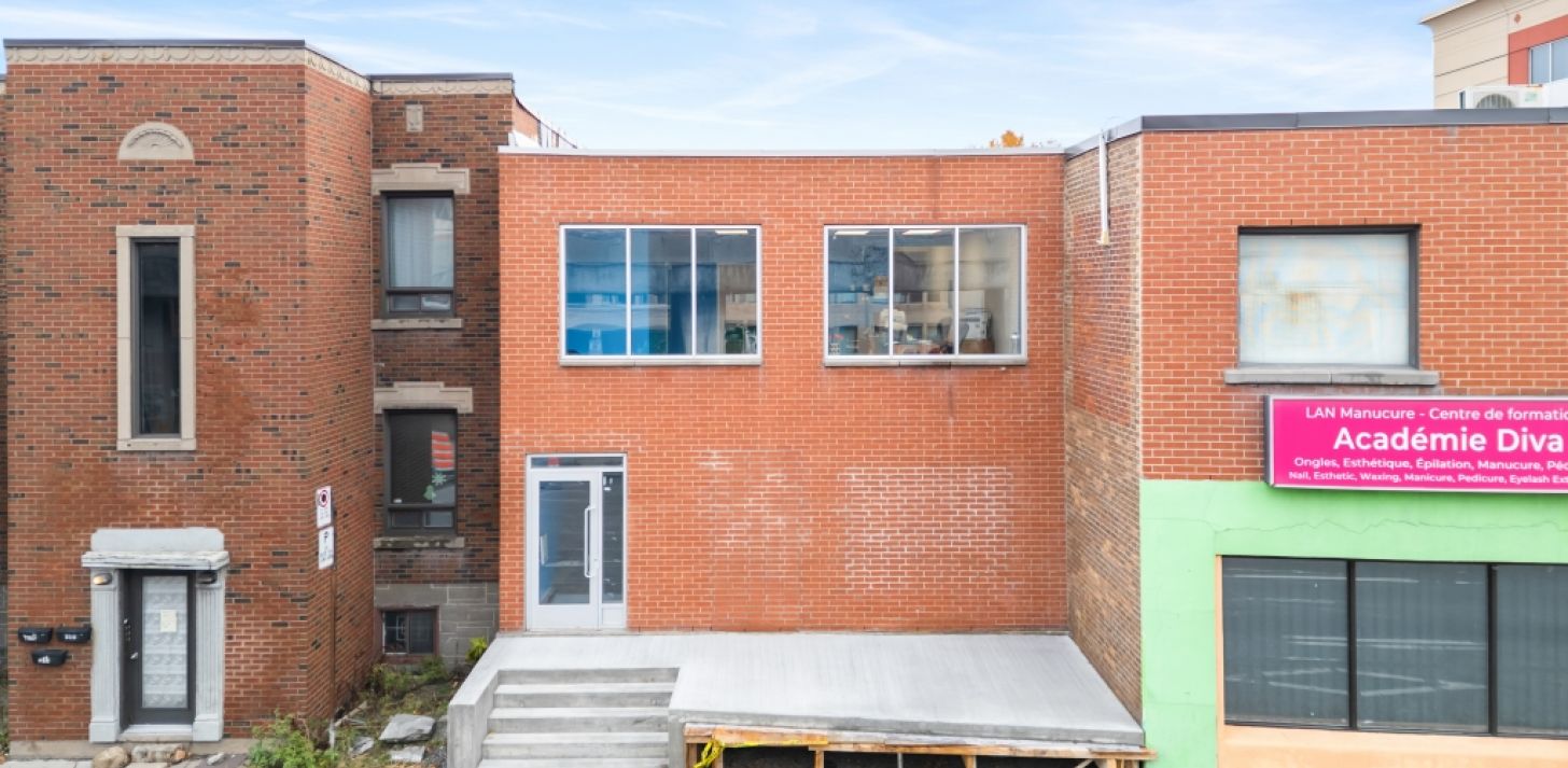 Local commercial avec garage - Emplacement stratégique - Occupation rapide - À vendre