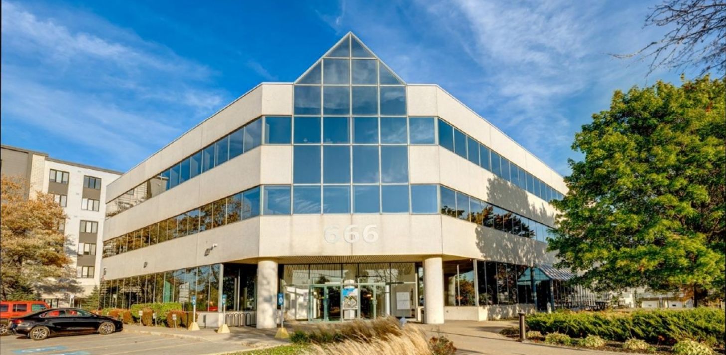 Office space for lease - 666 Boul. St-Martin O., local 110 - For Rent