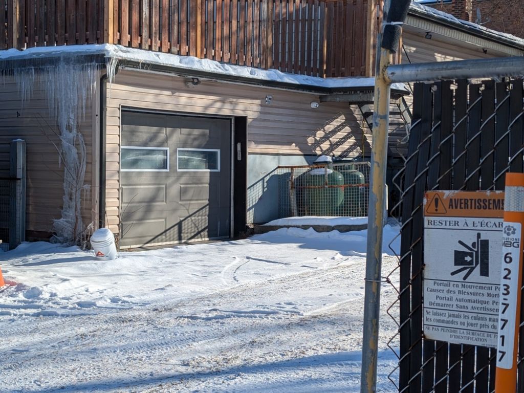 FOR RENT : ENTREPRENEURS/MANAGERS/SERVICE COMPANIES