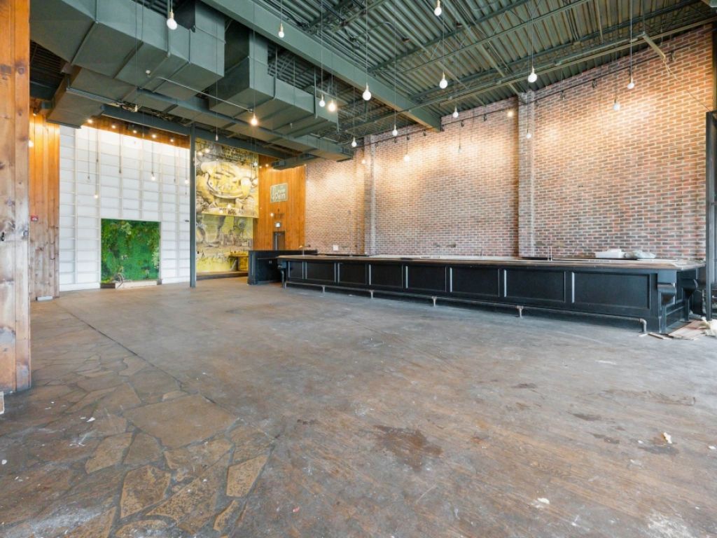 Commercial space 2,398 or 3,497 sq. ft. for rent Boucherville
