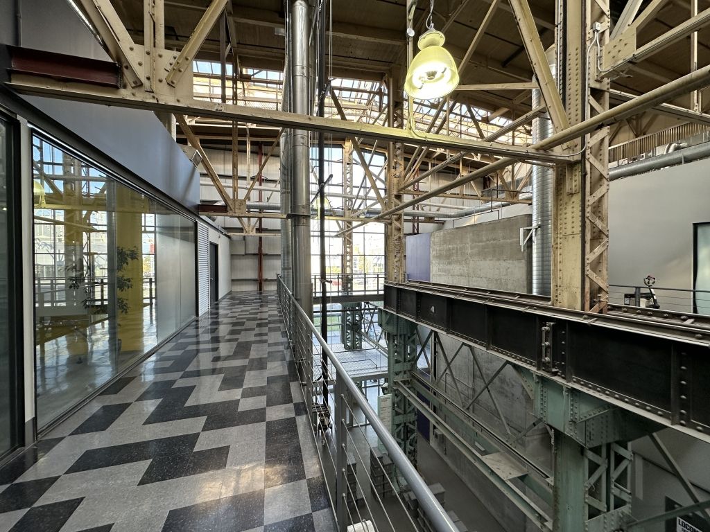 Technople Angus     Magnifique espace partag de 2522 pi ca