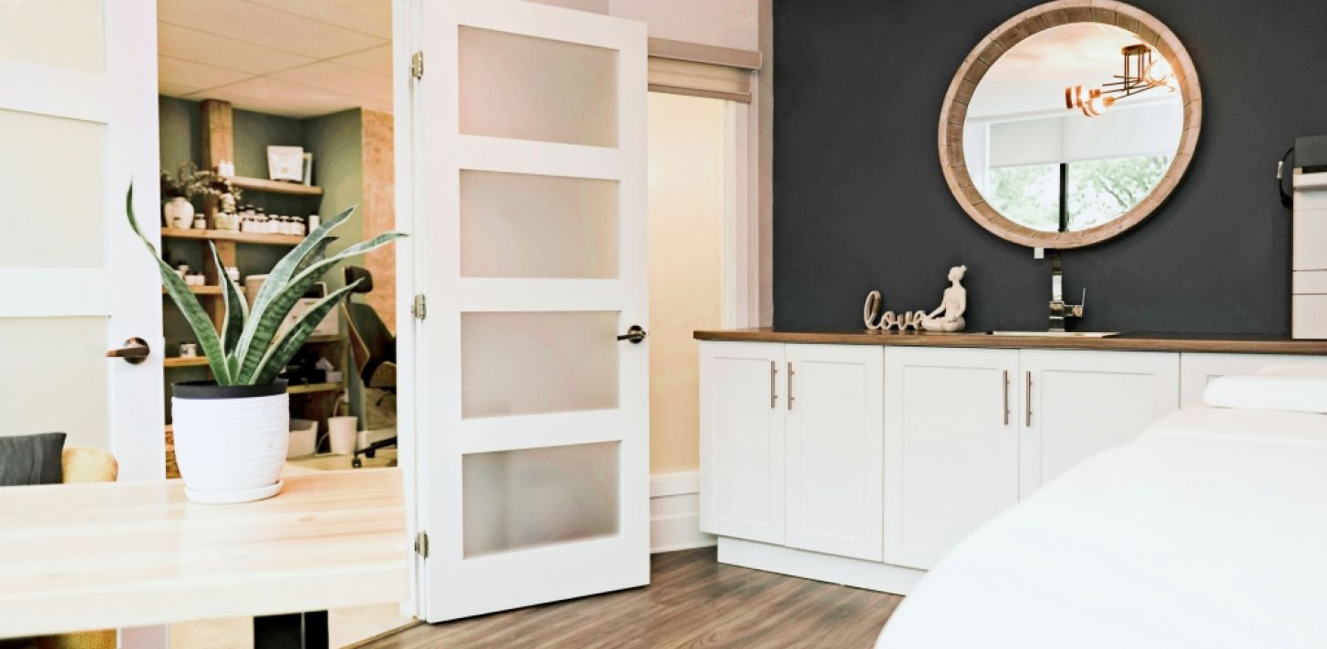 Bureau a louer pour professionnel de la santé  - clé en main dans une clinique de naturopathie bien établit sur rive sud - For Rent