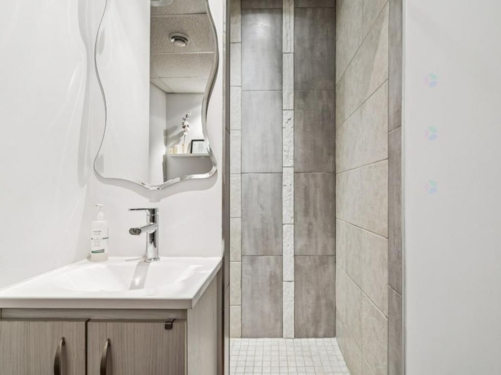 Local 2663 pc Visibilit� Exceptionnelle Ville-Marie Mtl