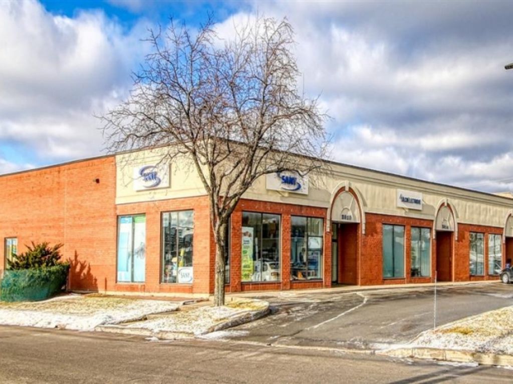 Commercial/Light Industrial Space for Rent � 2514 Boul. Le Corbusier, Laval (Chomedey)