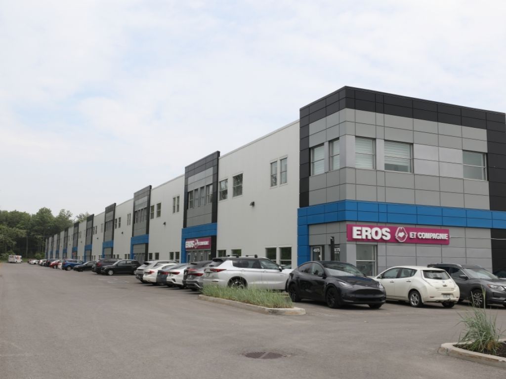 Local industriel � louer de 22 560 PI� | Laval