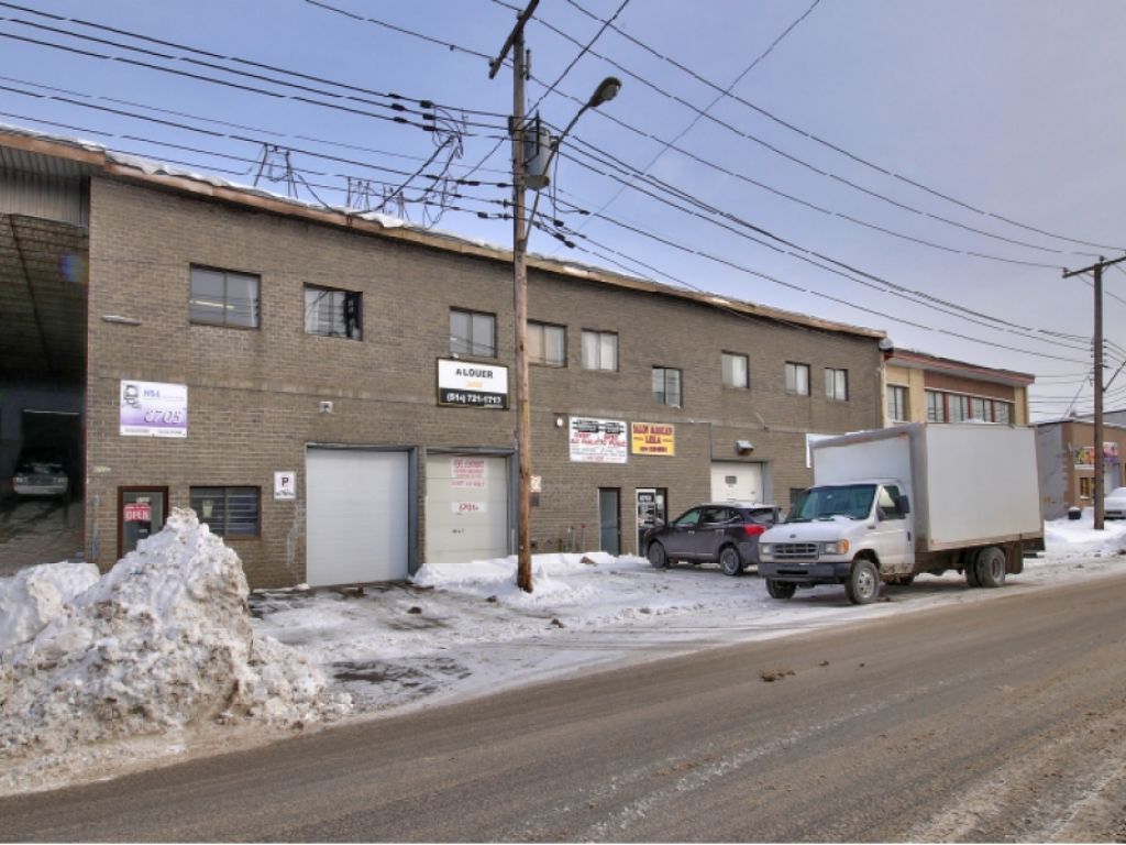 5,700 foot Warehouse with garage door