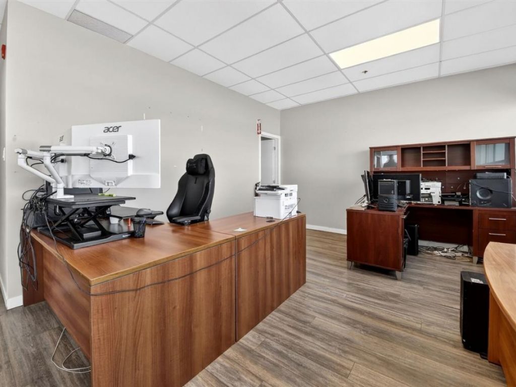 Office space 1,548 sq.ft. � Boisbriand (C�te Nord)