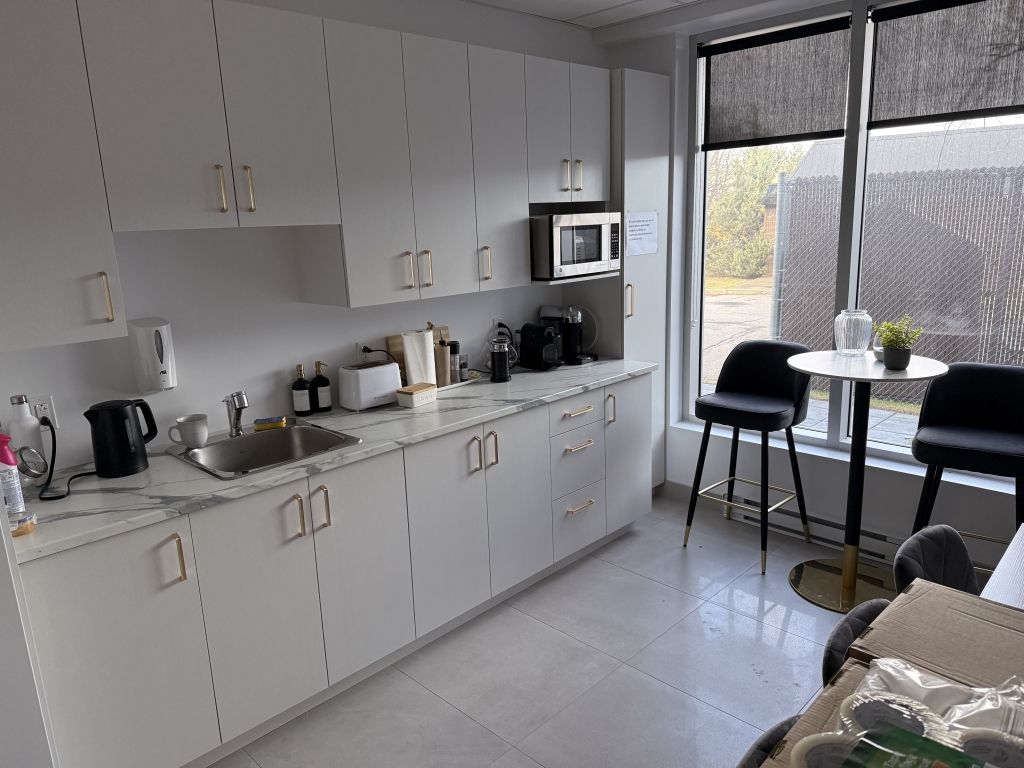 Bureaux � Louer 1600 pi. ca. - 7 rue Industrielle, Delson