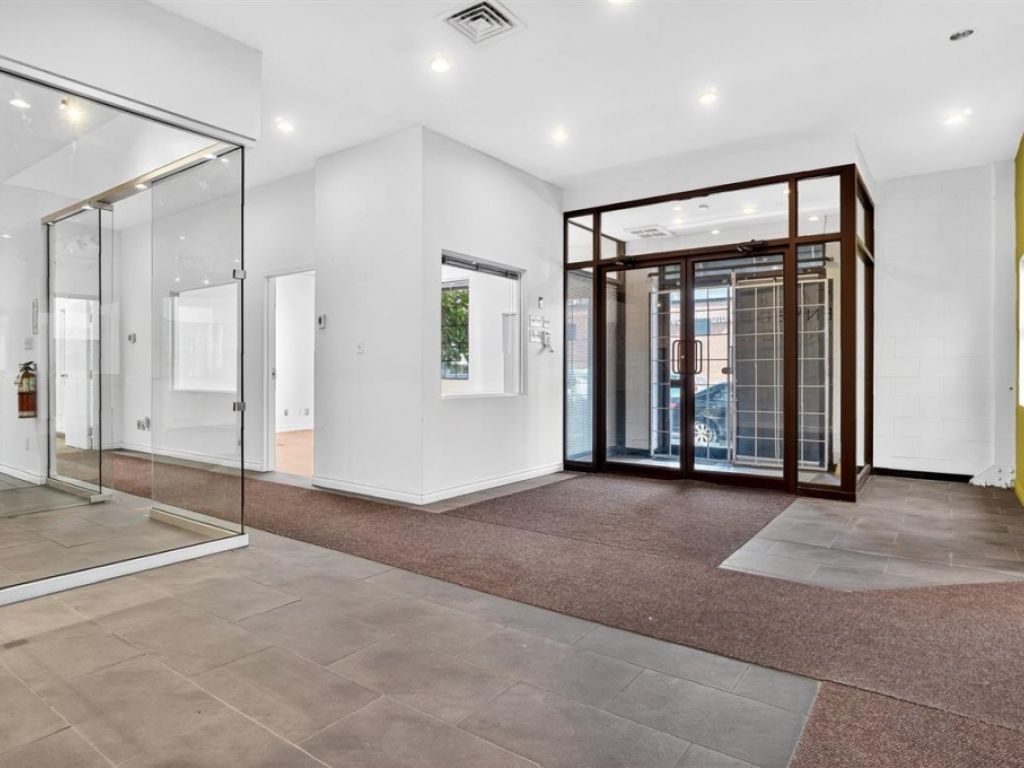 Industrial Space for Rent � 65 Rue de Port-Royal O., unit OP.2, Montr�al (Ahuntsic-Cartierville)