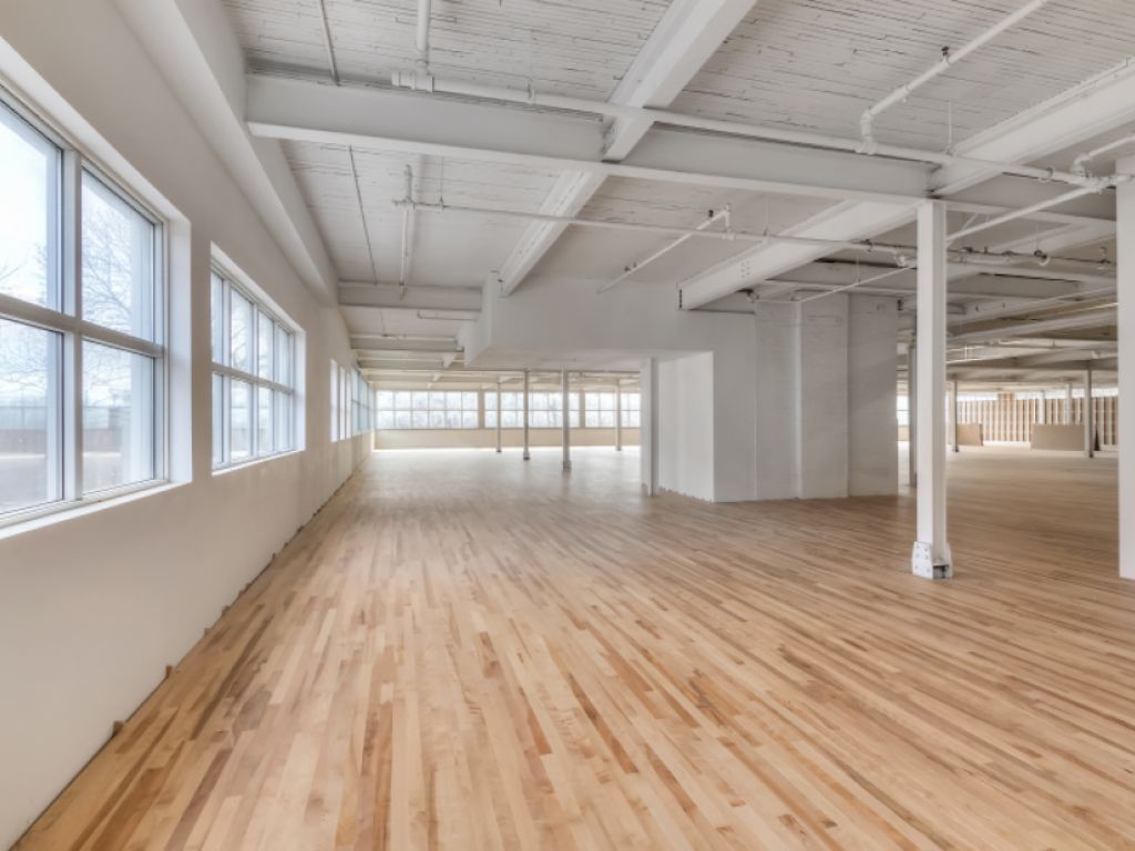 Renovated office space for rent in HOMA, loft-style sunny corner