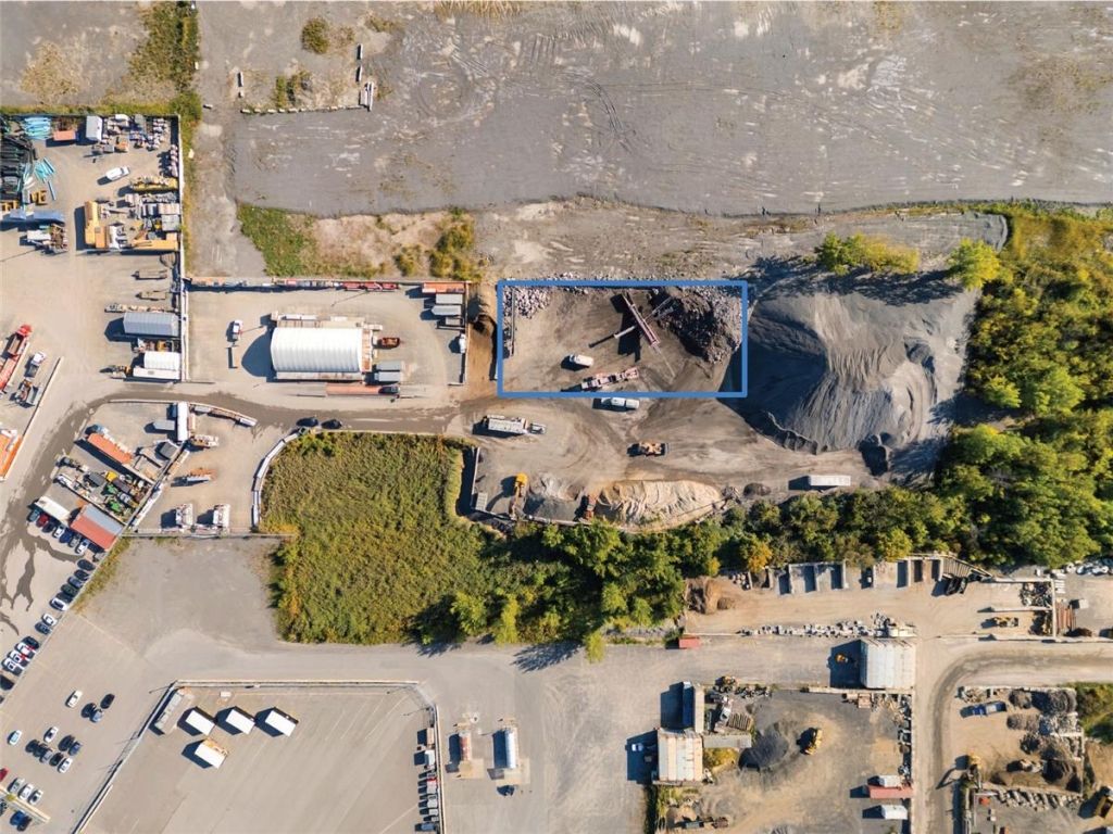 Industrial Land for Rent � 1362 Mont�e Masson, app. OP3, Laval (Duvernay)