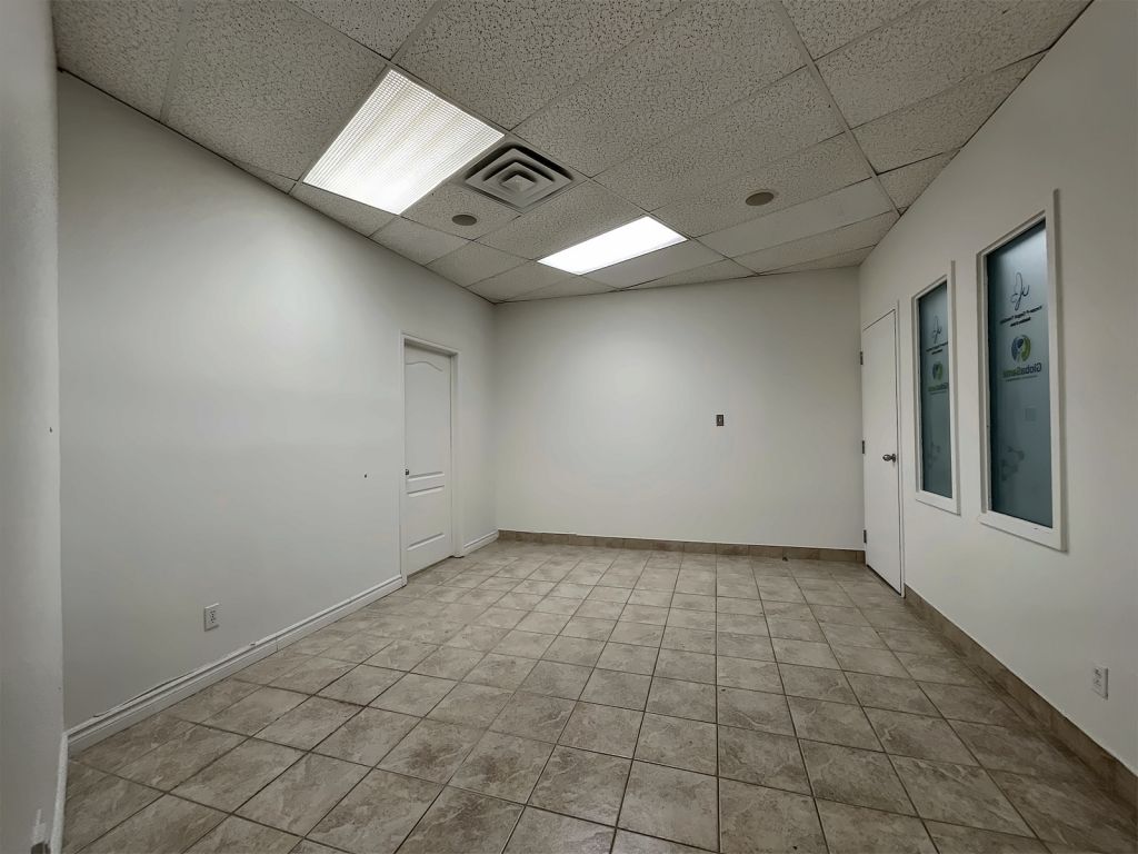 BUREAUX � LOUER - SUPER ACHALAND�