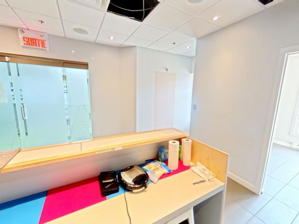 Local commercial � louer � Vanier � 303, boulevard Pierre-Bertrand, local 103