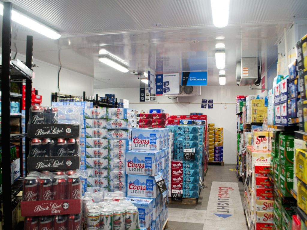 For sale - Formule-1 Convenience Store