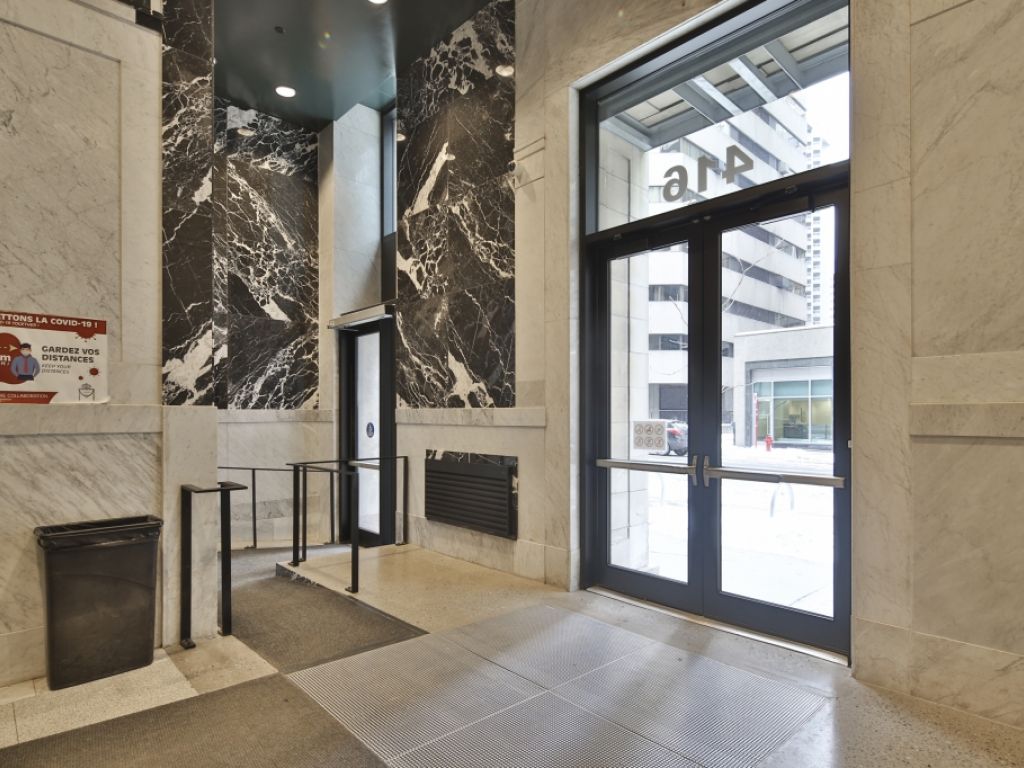 GRAND ESPACE COMMERCIAL À LOUER