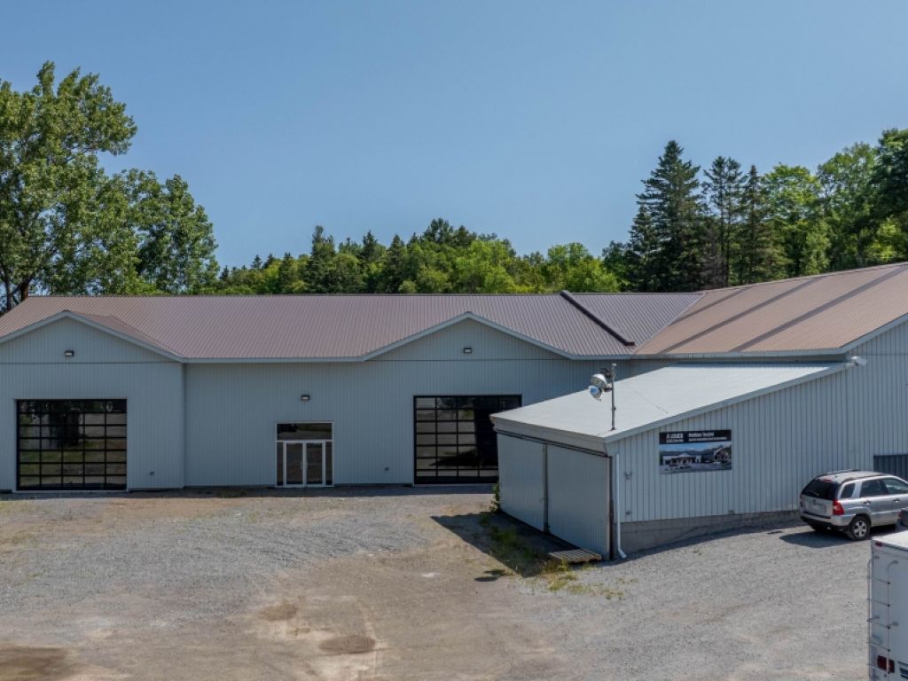 Commercial space for rent Riviere-du-Loup 2,000 to 9,828 sqft