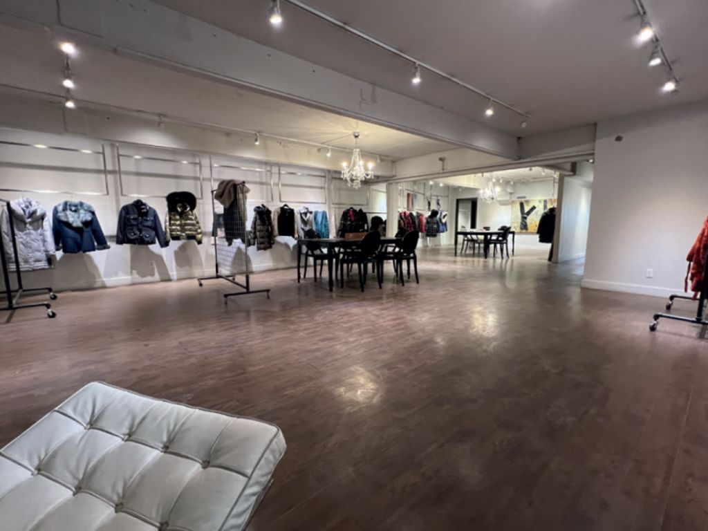 B�TIMENT COMMERCIAL ET INDUSTRIEL � VENDRE