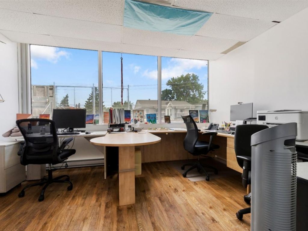 Office Space for Rent � 68 Boul. Cartier O., unit 201, Laval (Laval-des-Rapides)