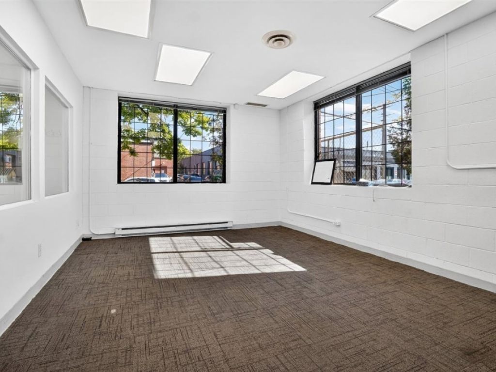 Industrial Space for Rent � 65 Rue de Port-Royal O., unit OP.2, Montr�al (Ahuntsic-Cartierville)