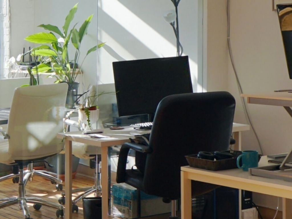 Homey Furnished Office Sublease | Bureau meubl� et chaleureux � St-Henri