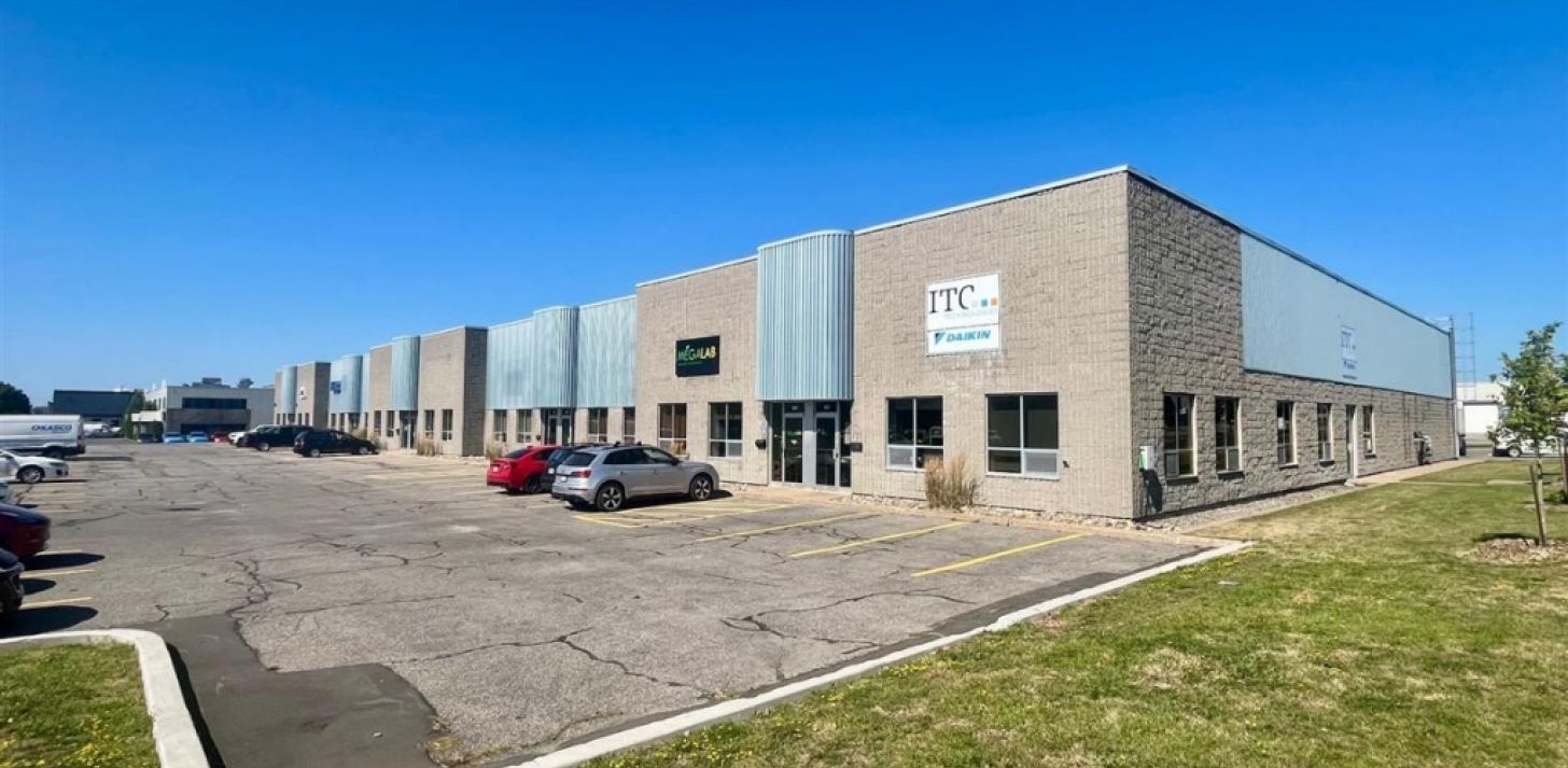 Industrial space for lease - 901 Rue Michelin - For Rent
