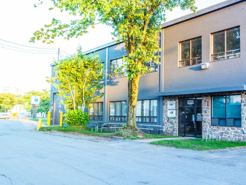 1 274 sq.ft. available!