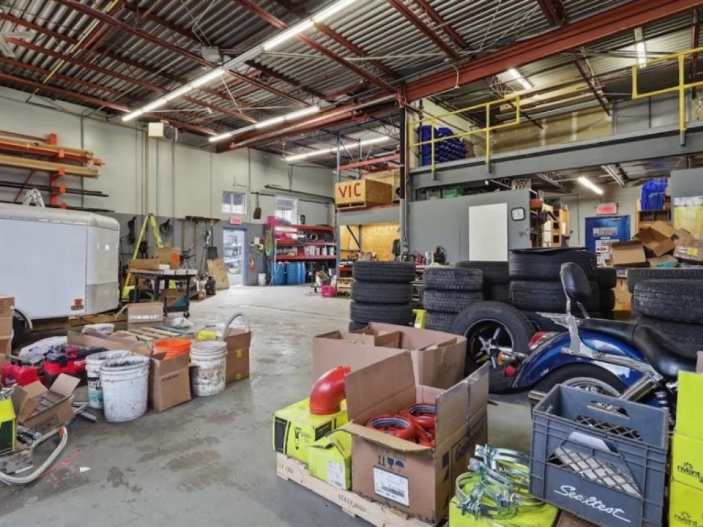 Industrial building for sale