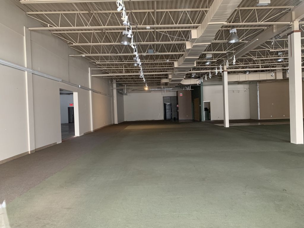 Commercial for rent in Laval